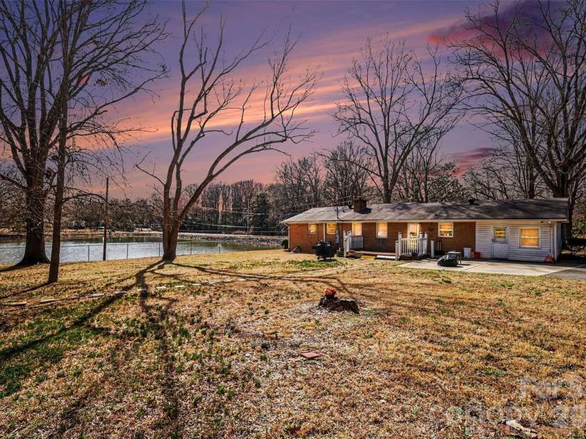 4831 Dogwood Place, Charlotte, NC 28212.  MLS# CAR4349892, YatesRealty ID 5281. 
