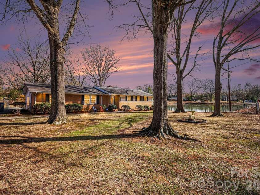 4831 Dogwood Place, Charlotte, NC 28212.  MLS# CAR4349892, YatesRealty ID 5281. 