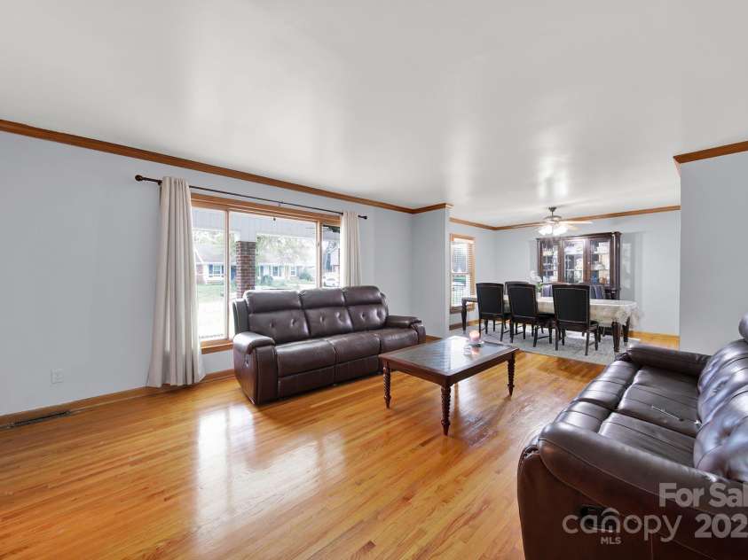7410 Middlebury Place, Charlotte, NC 28212.  MLS# CAR4246123, YatesRealty ID 5281. 