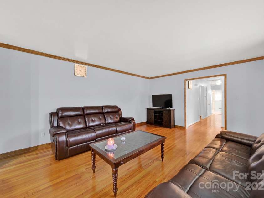 7410 Middlebury Place, Charlotte, NC 28212.  MLS# CAR4246123, YatesRealty ID 5281. 