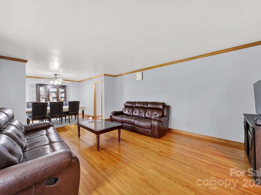7410 Middlebury Place, Charlotte, NC 28212.  MLS# CAR4246123, YatesRealty ID 5281. 