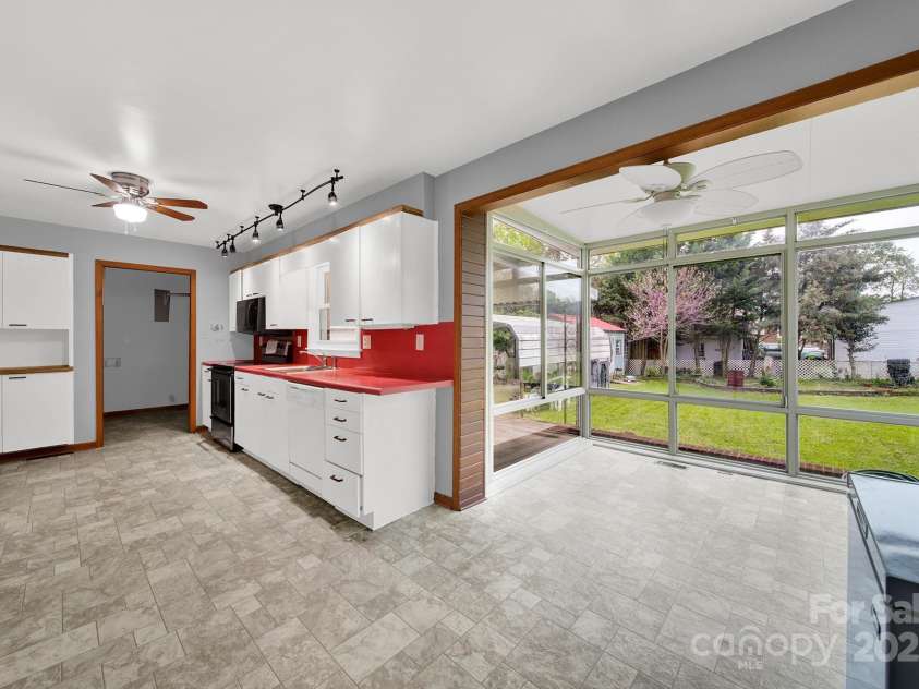 7410 Middlebury Place, Charlotte, NC 28212.  MLS# CAR4246123, YatesRealty ID 5281. 