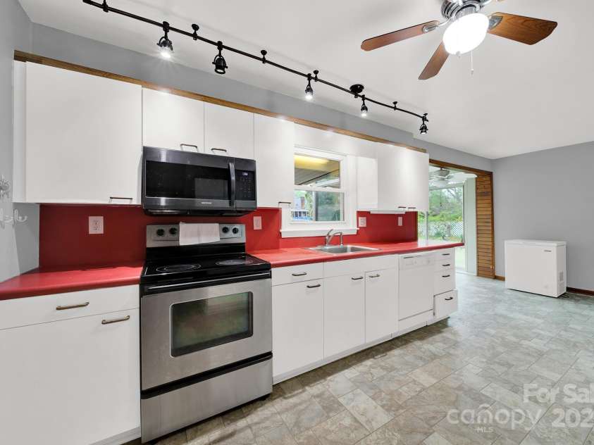 7410 Middlebury Place, Charlotte, NC 28212.  MLS# CAR4246123, YatesRealty ID 5281. 