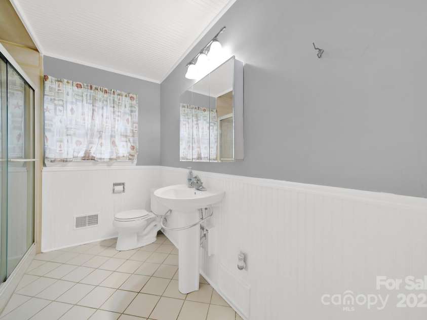 7410 Middlebury Place, Charlotte, NC 28212.  MLS# CAR4246123, YatesRealty ID 5281. 