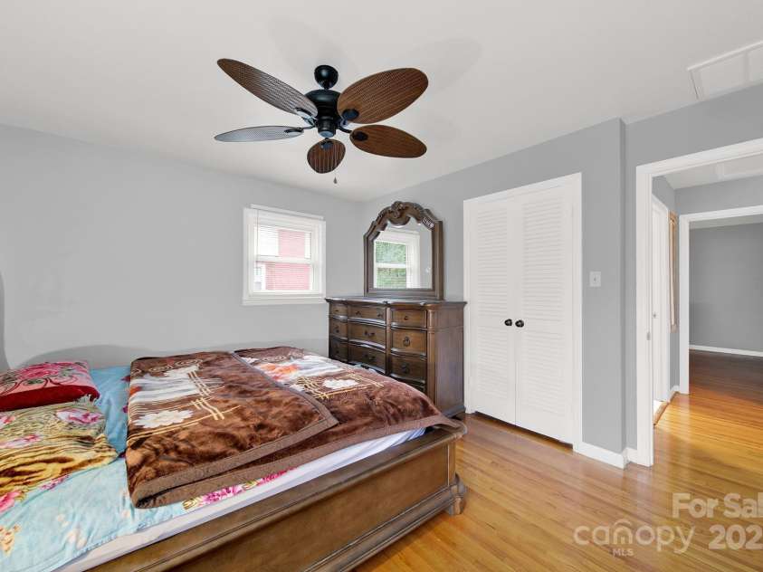 7410 Middlebury Place, Charlotte, NC 28212.  MLS# CAR4246123, YatesRealty ID 5281. 