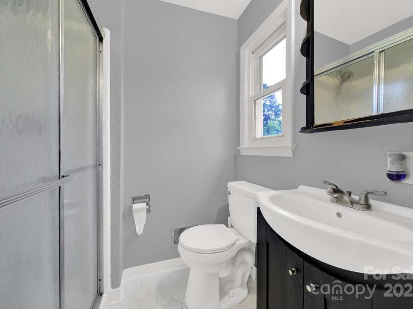 7410 Middlebury Place, Charlotte, NC 28212.  MLS# CAR4246123, YatesRealty ID 5281. 