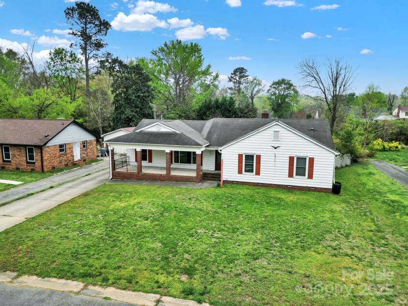 7410 Middlebury Place, Charlotte, NC 28212.  MLS# CAR4246123, YatesRealty ID 5281. 