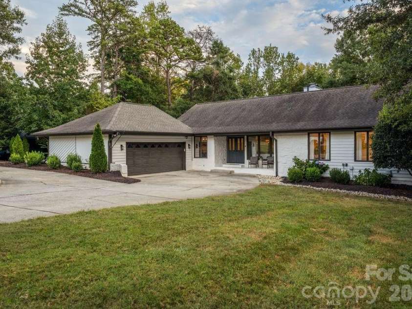 3525 Windbluff Drive, Charlotte, NC 28277.  MLS# CAR4428020, YatesRealty ID 52811. 