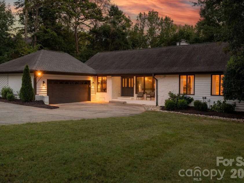3525 Windbluff Drive, Charlotte, NC 28277.  MLS# CAR4428020, YatesRealty ID 52811. Front Exterior