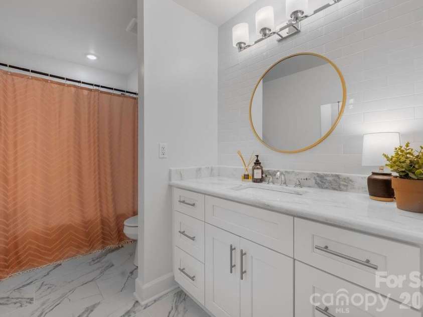 3525 Windbluff Drive, Charlotte, NC 28277.  MLS# CAR4428020, YatesRealty ID 52811. Full Bath