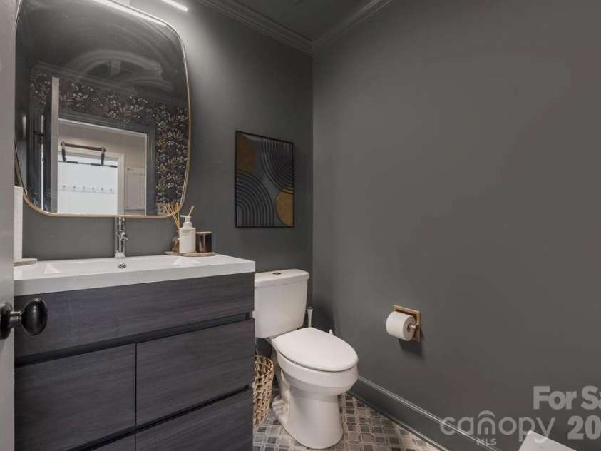 3525 Windbluff Drive, Charlotte, NC 28277.  MLS# CAR4428020, YatesRealty ID 52811. Half Bath