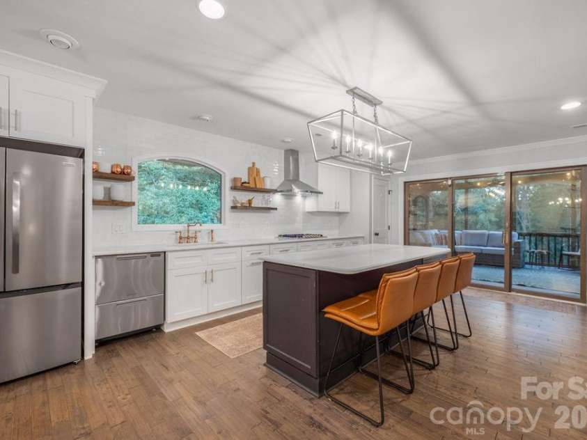 3525 Windbluff Drive, Charlotte, NC 28277.  MLS# CAR4428020, YatesRealty ID 52811. Kitchen