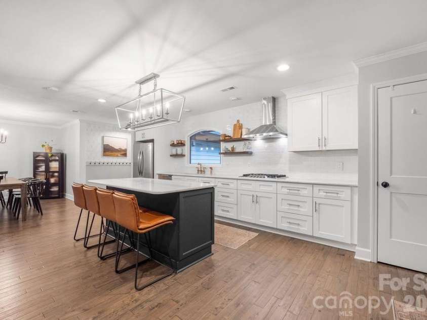 3525 Windbluff Drive, Charlotte, NC 28277.  MLS# CAR4428020, YatesRealty ID 52811. Kitchen