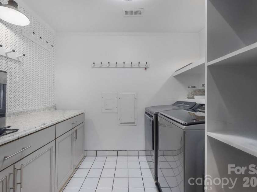 3525 Windbluff Drive, Charlotte, NC 28277.  MLS# CAR4428020, YatesRealty ID 52811. Laundry Room