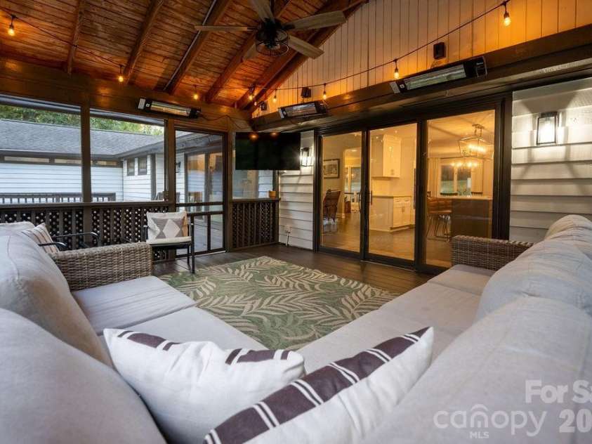 3525 Windbluff Drive, Charlotte, NC 28277.  MLS# CAR4428020, YatesRealty ID 52811. Screened Porch