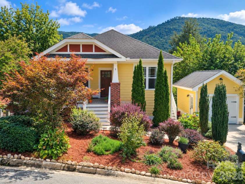 3 Byrdcliffe Lane, Asheville, NC 28805.  MLS# CAR4426745, YatesRealty ID 52814. 