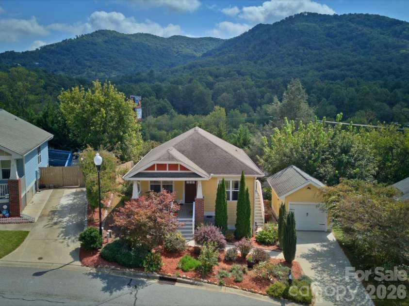 3 Byrdcliffe Lane, Asheville, NC 28805.  MLS# CAR4426745, YatesRealty ID 52814. 