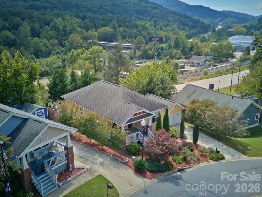 3 Byrdcliffe Lane, Asheville, NC 28805.  MLS# CAR4426745, YatesRealty ID 52814. 
