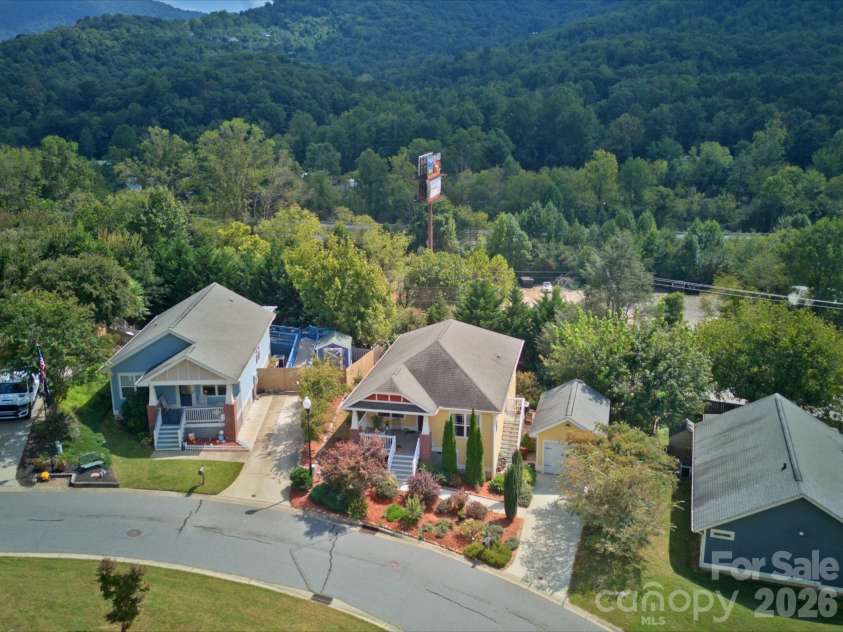 3 Byrdcliffe Lane, Asheville, NC 28805.  MLS# CAR4426745, YatesRealty ID 52814. 