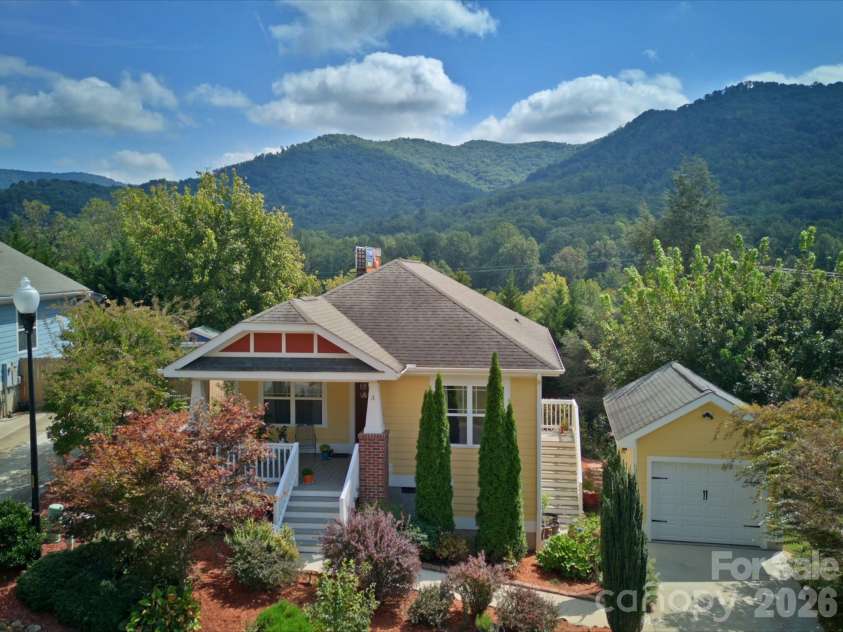3 Byrdcliffe Lane, Asheville, NC 28805.  MLS# CAR4426745, YatesRealty ID 52814. 