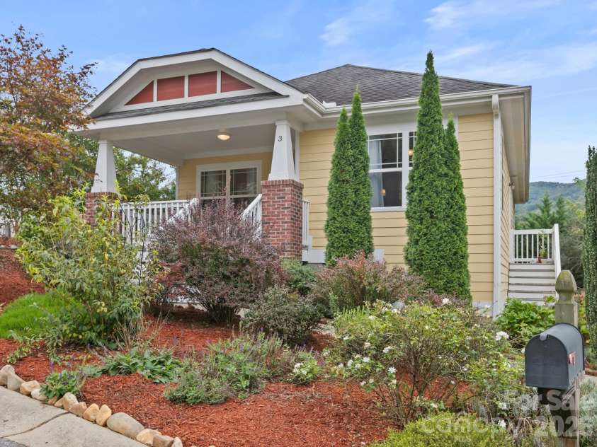 3 Byrdcliffe Lane, Asheville, NC 28805.  MLS# CAR4426745, YatesRealty ID 52814. 