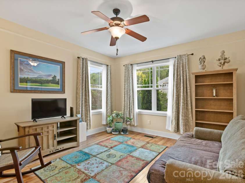 3 Byrdcliffe Lane, Asheville, NC 28805.  MLS# CAR4426745, YatesRealty ID 52814. 