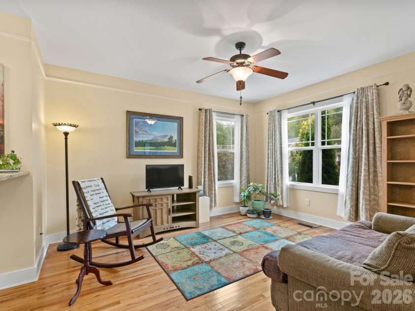 3 Byrdcliffe Lane, Asheville, NC 28805.  MLS# CAR4426745, YatesRealty ID 52814. 
