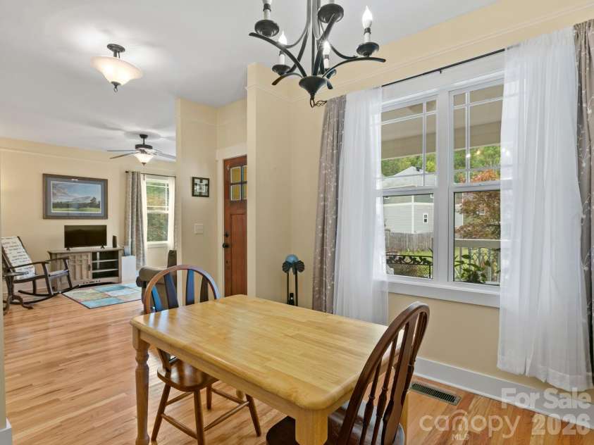 3 Byrdcliffe Lane, Asheville, NC 28805.  MLS# CAR4426745, YatesRealty ID 52814. 