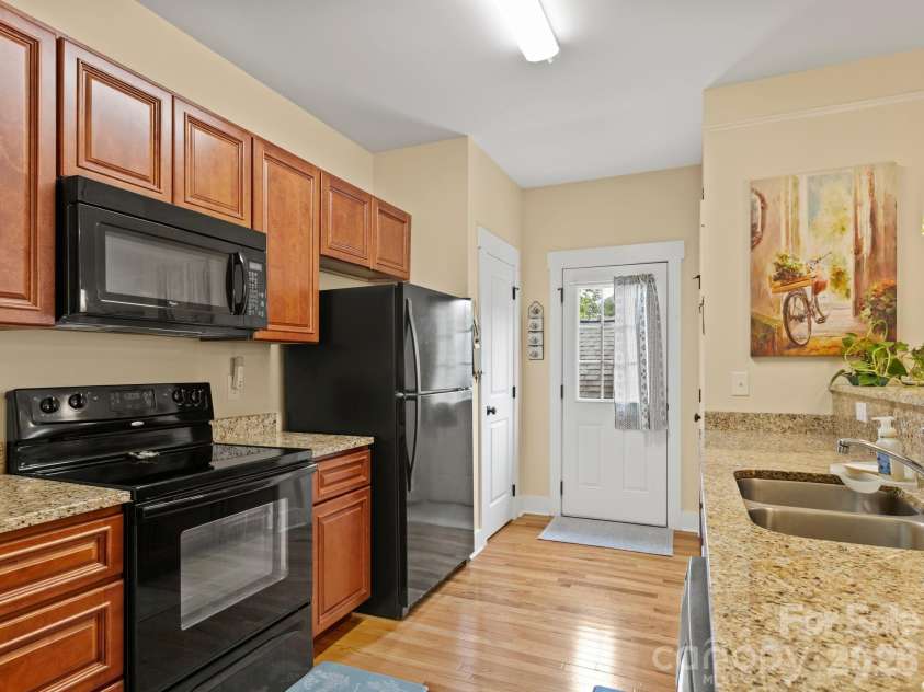 3 Byrdcliffe Lane, Asheville, NC 28805.  MLS# CAR4426745, YatesRealty ID 52814. 