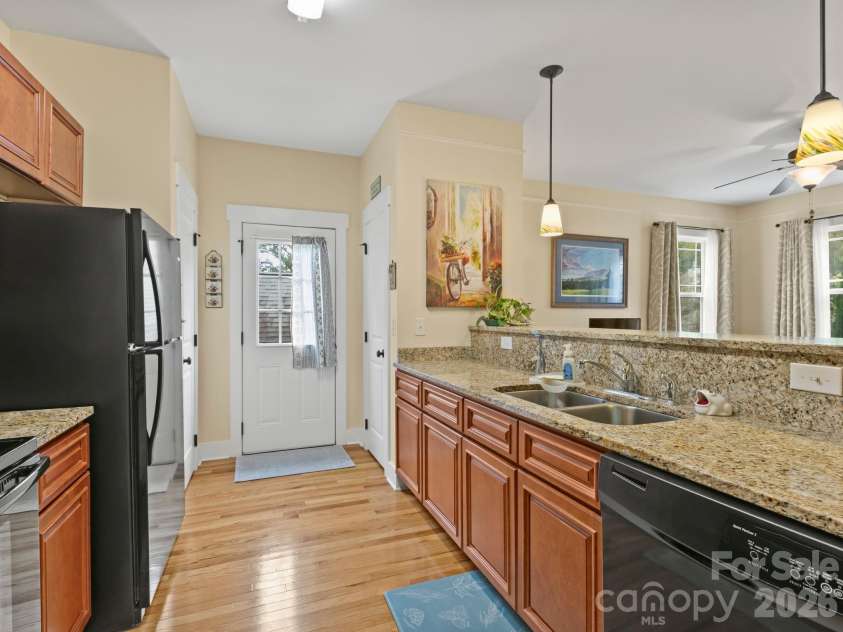 3 Byrdcliffe Lane, Asheville, NC 28805.  MLS# CAR4426745, YatesRealty ID 52814. 