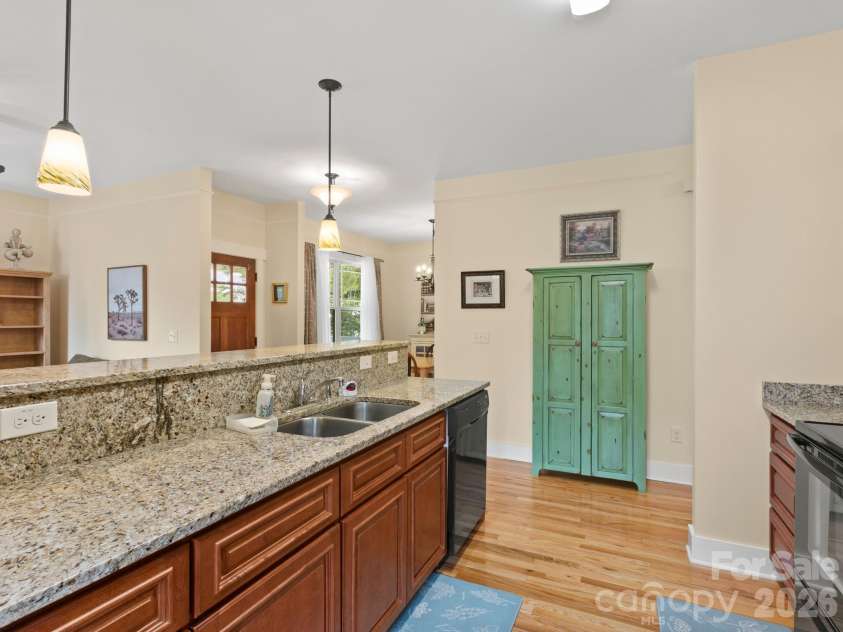 3 Byrdcliffe Lane, Asheville, NC 28805.  MLS# CAR4426745, YatesRealty ID 52814. 