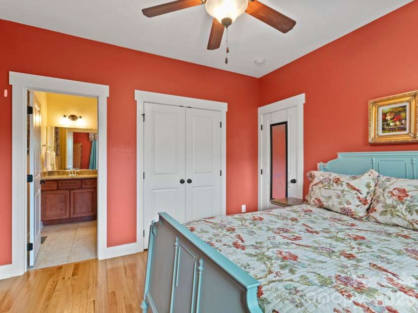 3 Byrdcliffe Lane, Asheville, NC 28805.  MLS# CAR4426745, YatesRealty ID 52814. 