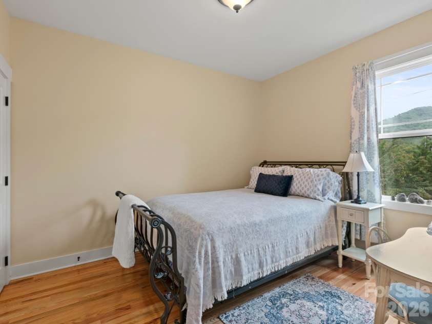 3 Byrdcliffe Lane, Asheville, NC 28805.  MLS# CAR4426745, YatesRealty ID 52814. 
