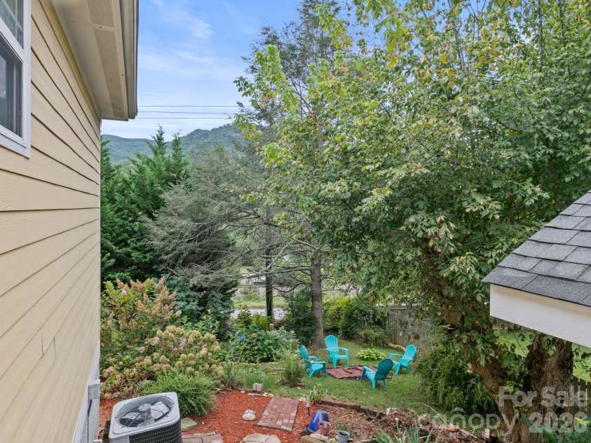 3 Byrdcliffe Lane, Asheville, NC 28805.  MLS# CAR4426745, YatesRealty ID 52814. 