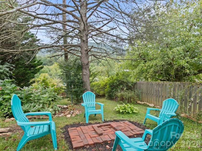 3 Byrdcliffe Lane, Asheville, NC 28805.  MLS# CAR4426745, YatesRealty ID 52814. 