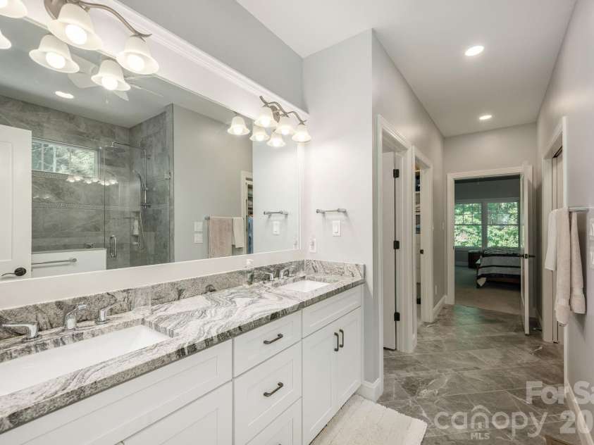 8 MANORWOOD Court, Flat Rock, NC 28731.  MLS# CAR4428068, YatesRealty ID 52817. Primary Bath