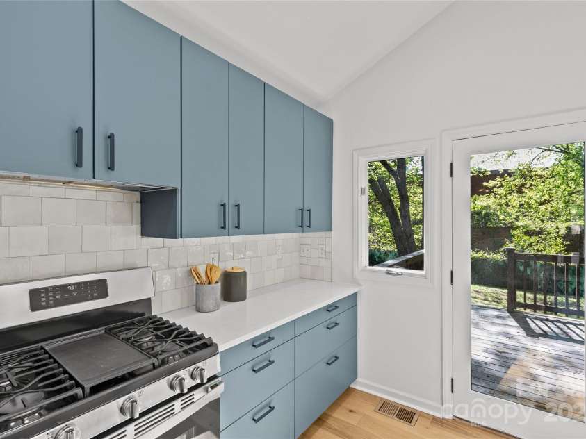 1330 Dean Street, Charlotte, NC 28216.  MLS# CAR4245686, YatesRealty ID 5282. 