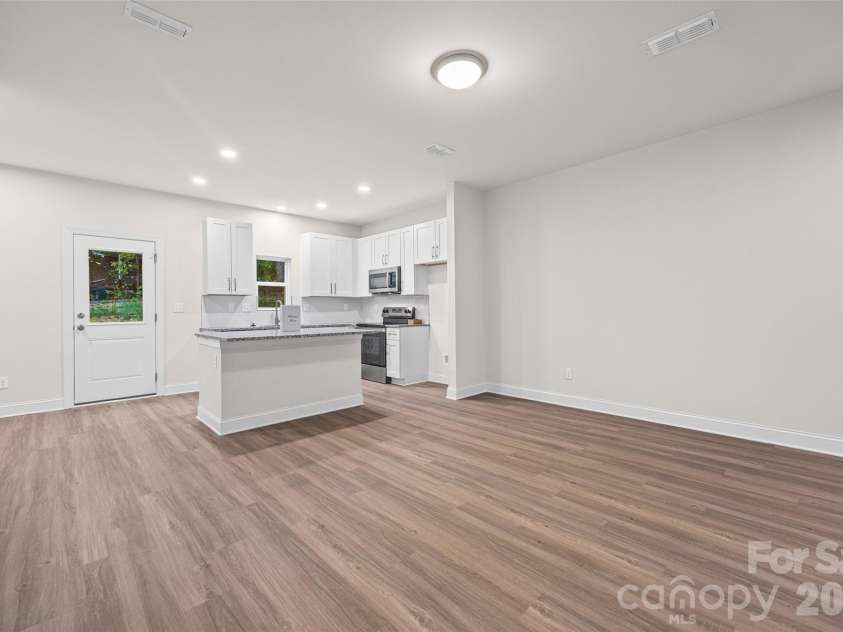 610 Lewis Street, Dallas, NC 28034.  MLS# CAR4428302, YatesRealty ID 52822. 