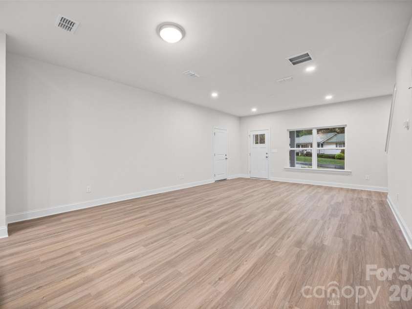 610 Lewis Street, Dallas, NC 28034.  MLS# CAR4428302, YatesRealty ID 52822. 