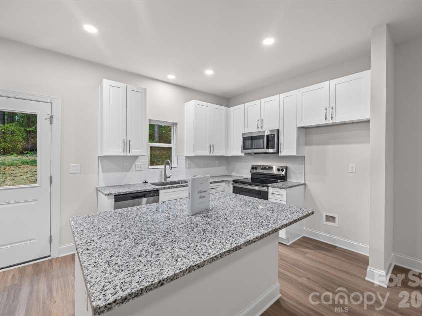610 Lewis Street, Dallas, NC 28034.  MLS# CAR4428302, YatesRealty ID 52822. 