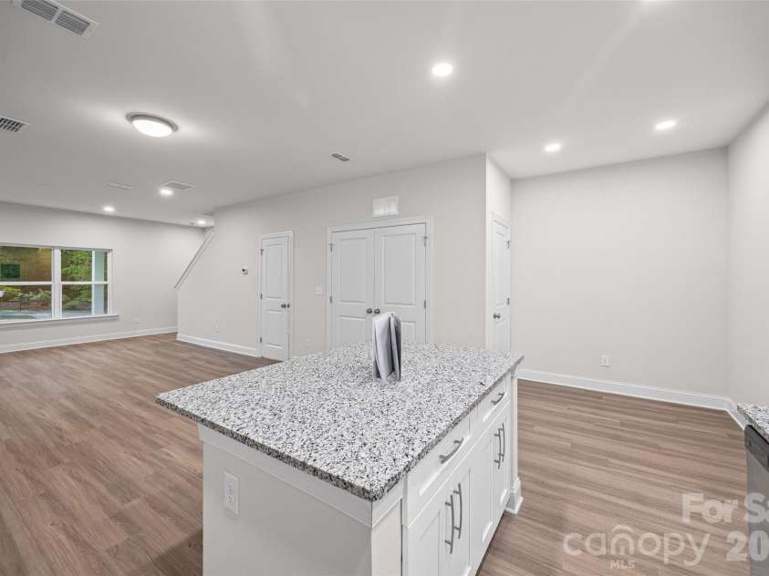 610 Lewis Street, Dallas, NC 28034.  MLS# CAR4428302, YatesRealty ID 52822. 