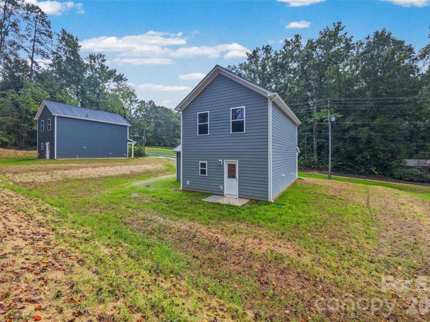 610 Lewis Street, Dallas, NC 28034.  MLS# CAR4428302, YatesRealty ID 52822. 