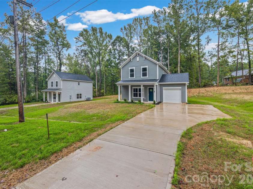 610 Lewis Street, Dallas, NC 28034.  MLS# CAR4428302, YatesRealty ID 52822. 