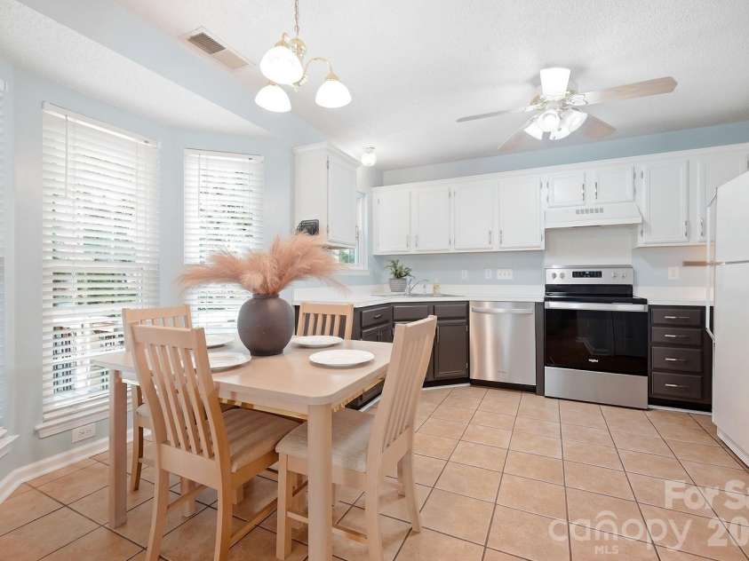 1629 Sugar Hollow Drive, Charlotte, NC 28214.  MLS# CAR4428143, YatesRealty ID 52831. 