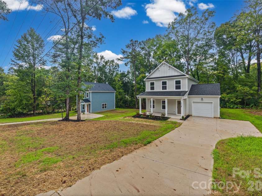 600 Lewis Street, Dallas, NC 28034.  MLS# CAR4428347, YatesRealty ID 52835. 
