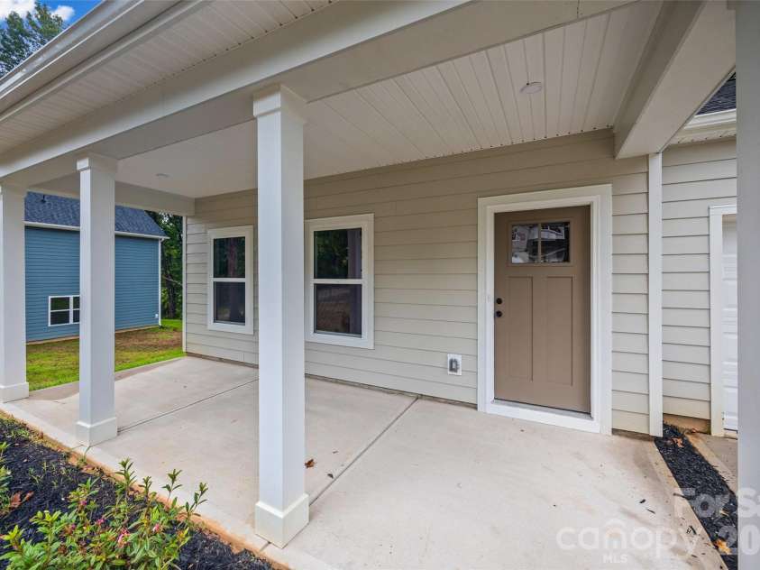 600 Lewis Street, Dallas, NC 28034.  MLS# CAR4428347, YatesRealty ID 52835. 