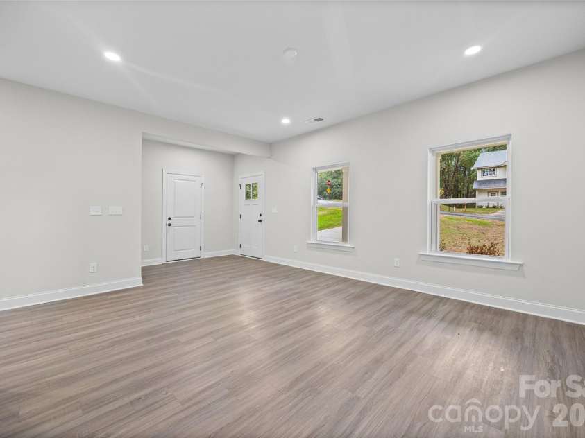 600 Lewis Street, Dallas, NC 28034.  MLS# CAR4428347, YatesRealty ID 52835. 
