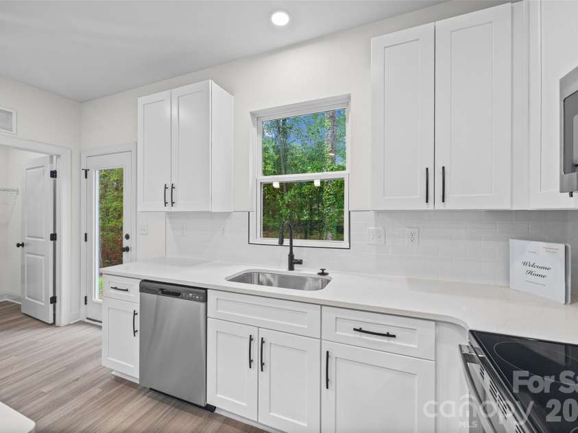 600 Lewis Street, Dallas, NC 28034.  MLS# CAR4428347, YatesRealty ID 52835. 