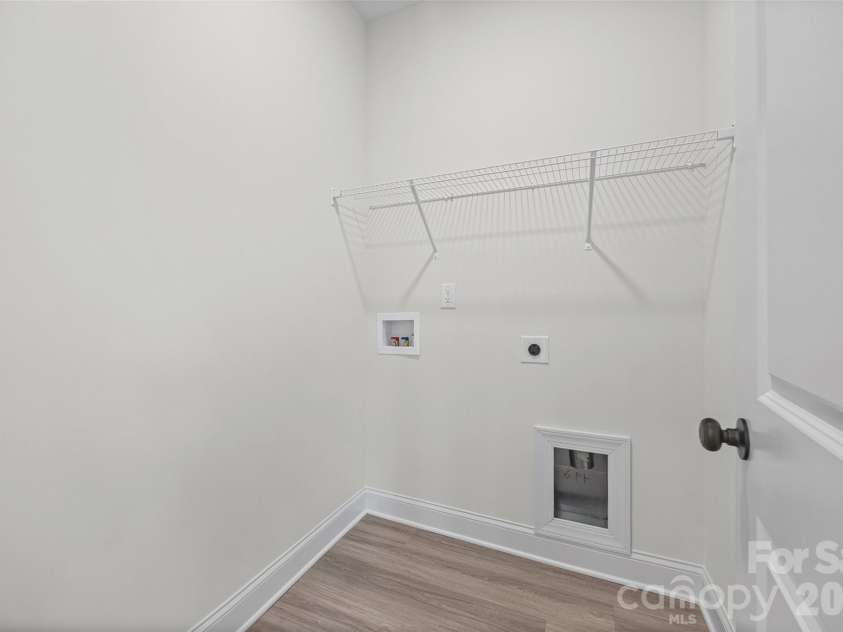 600 Lewis Street, Dallas, NC 28034.  MLS# CAR4428347, YatesRealty ID 52835. 