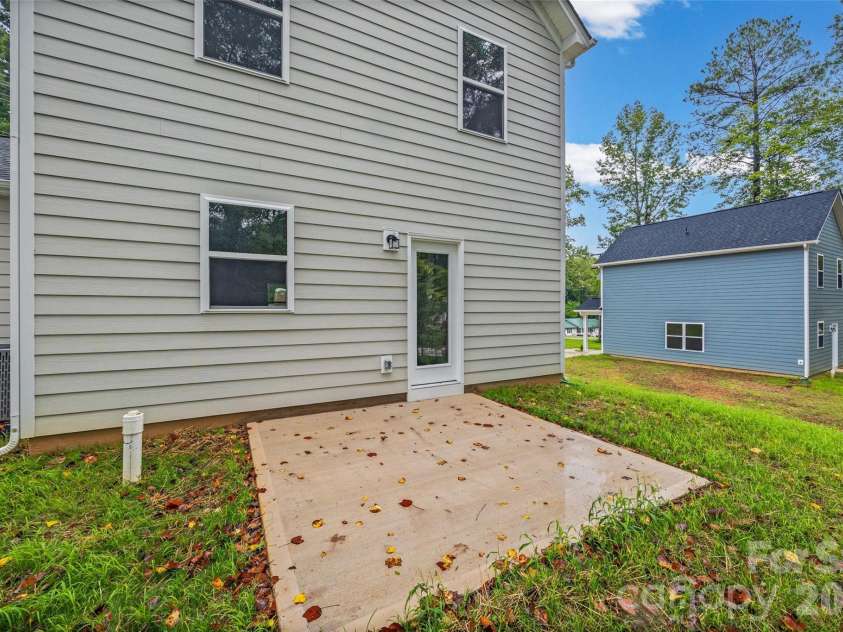 600 Lewis Street, Dallas, NC 28034.  MLS# CAR4428347, YatesRealty ID 52835. 
